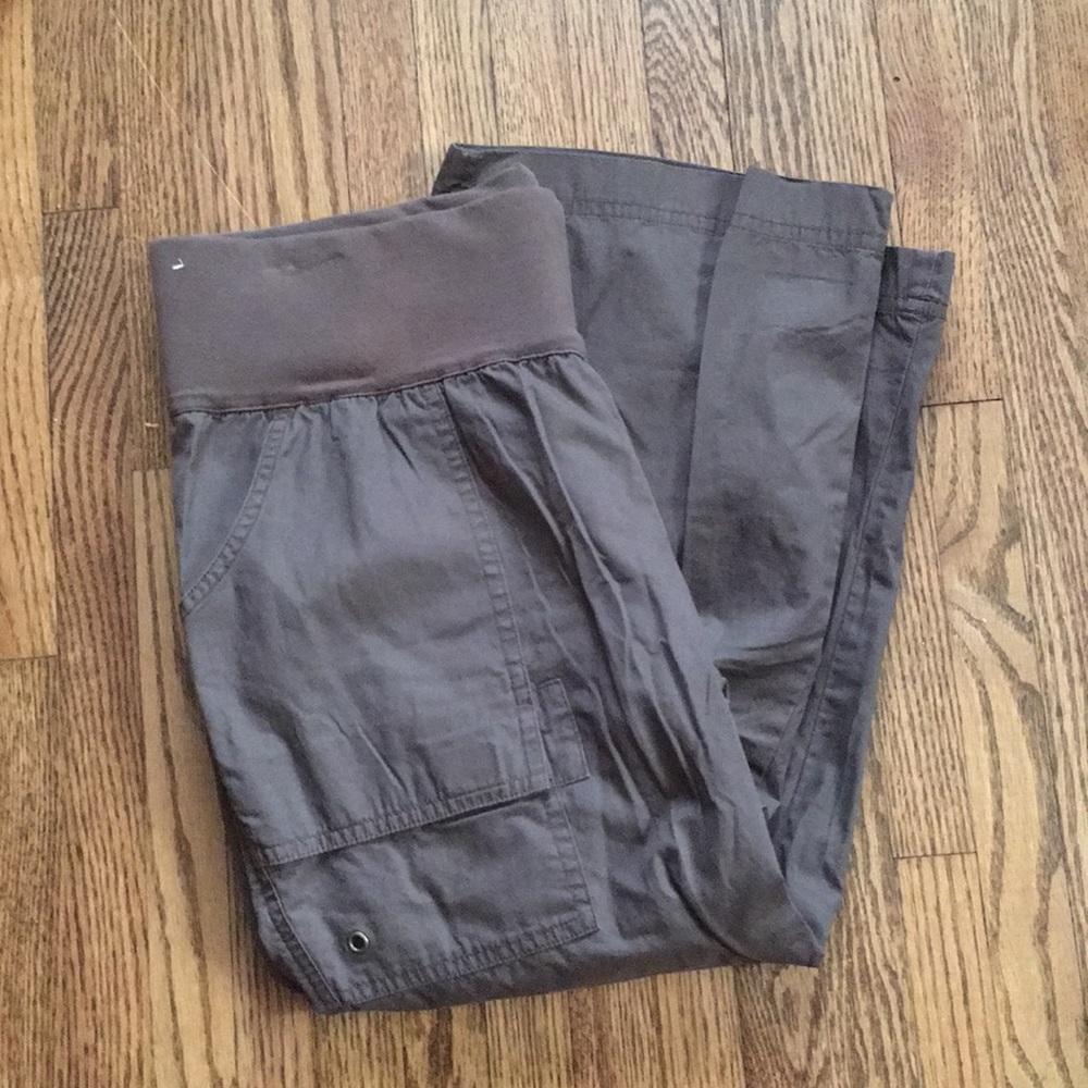 Liz Lange brown maternity Capri